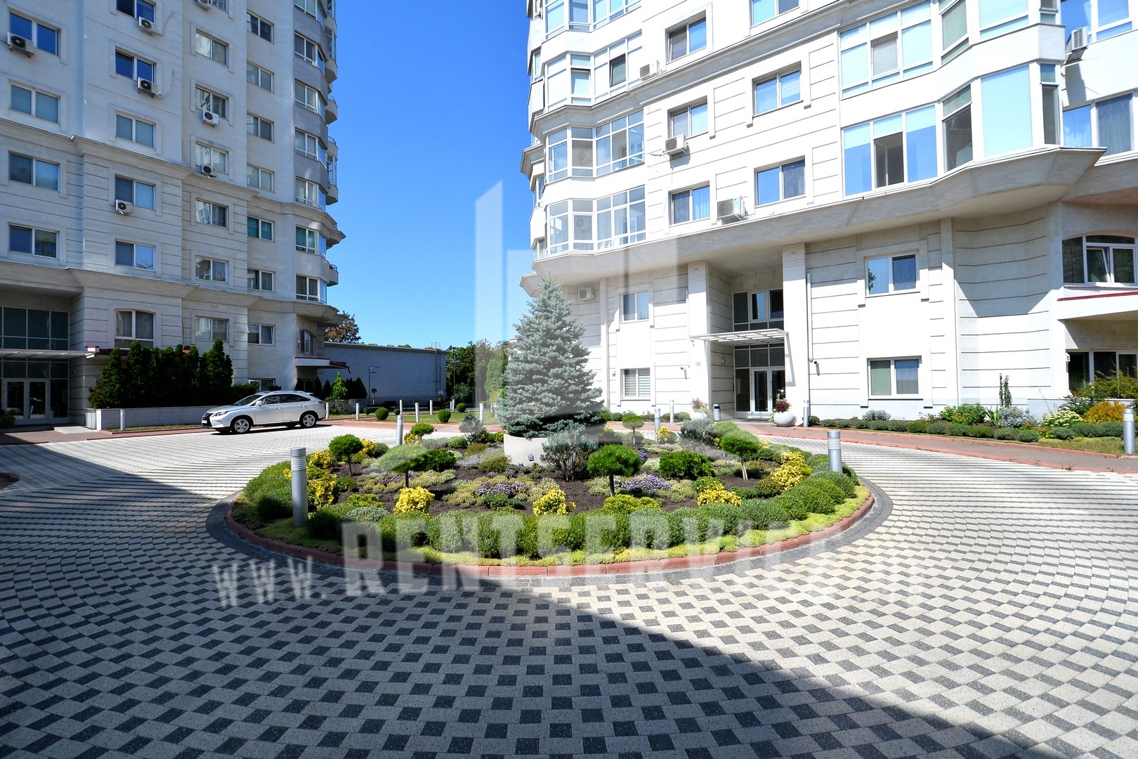 305_apartment_19.JPG