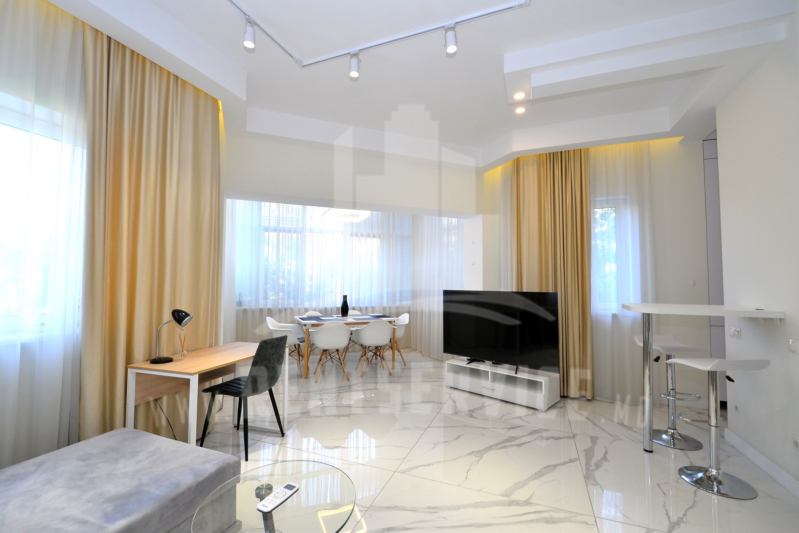 305_apartment_2.JPG